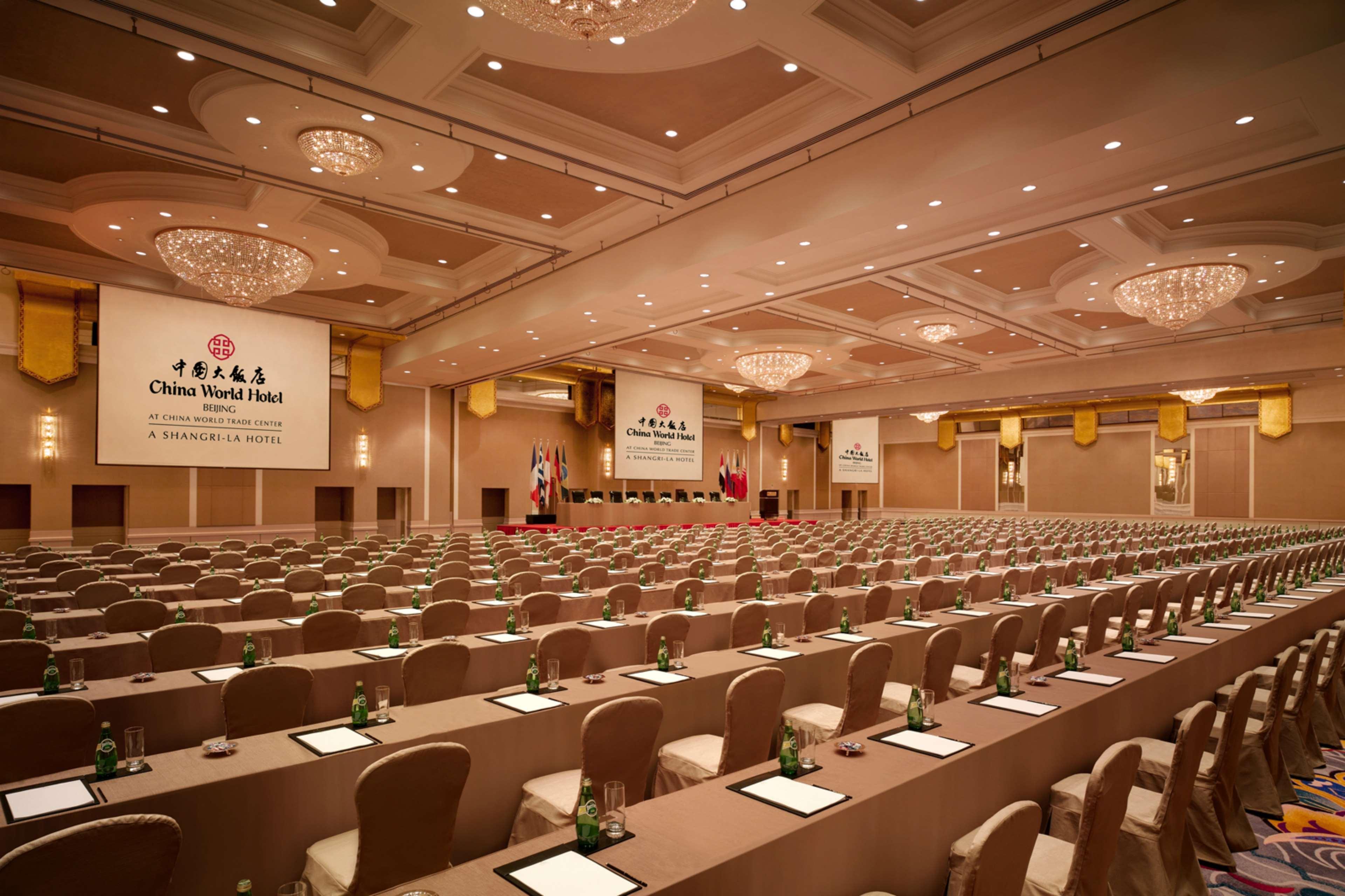 China World Hotel, Hotel