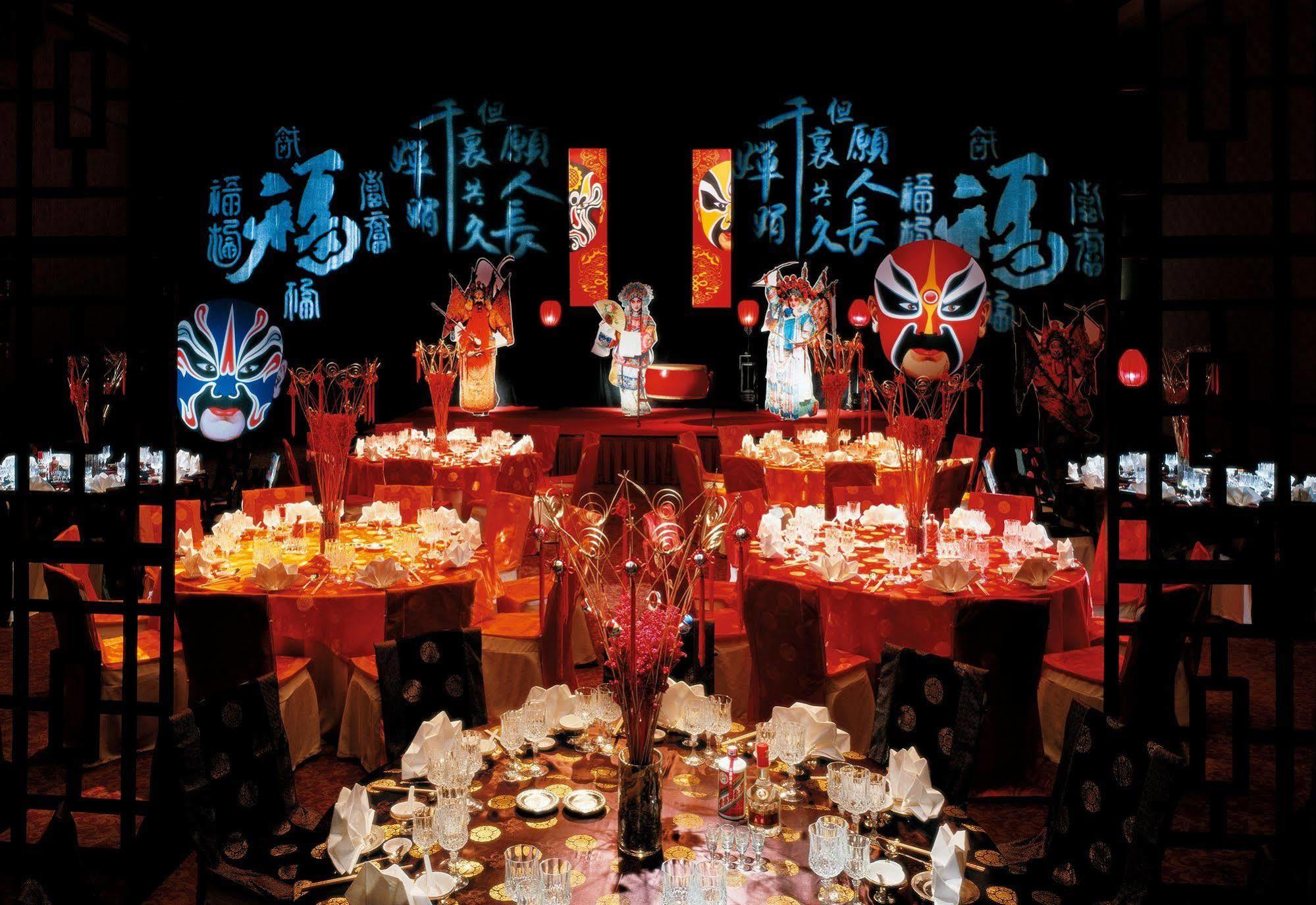 China World Hotel, Hotel