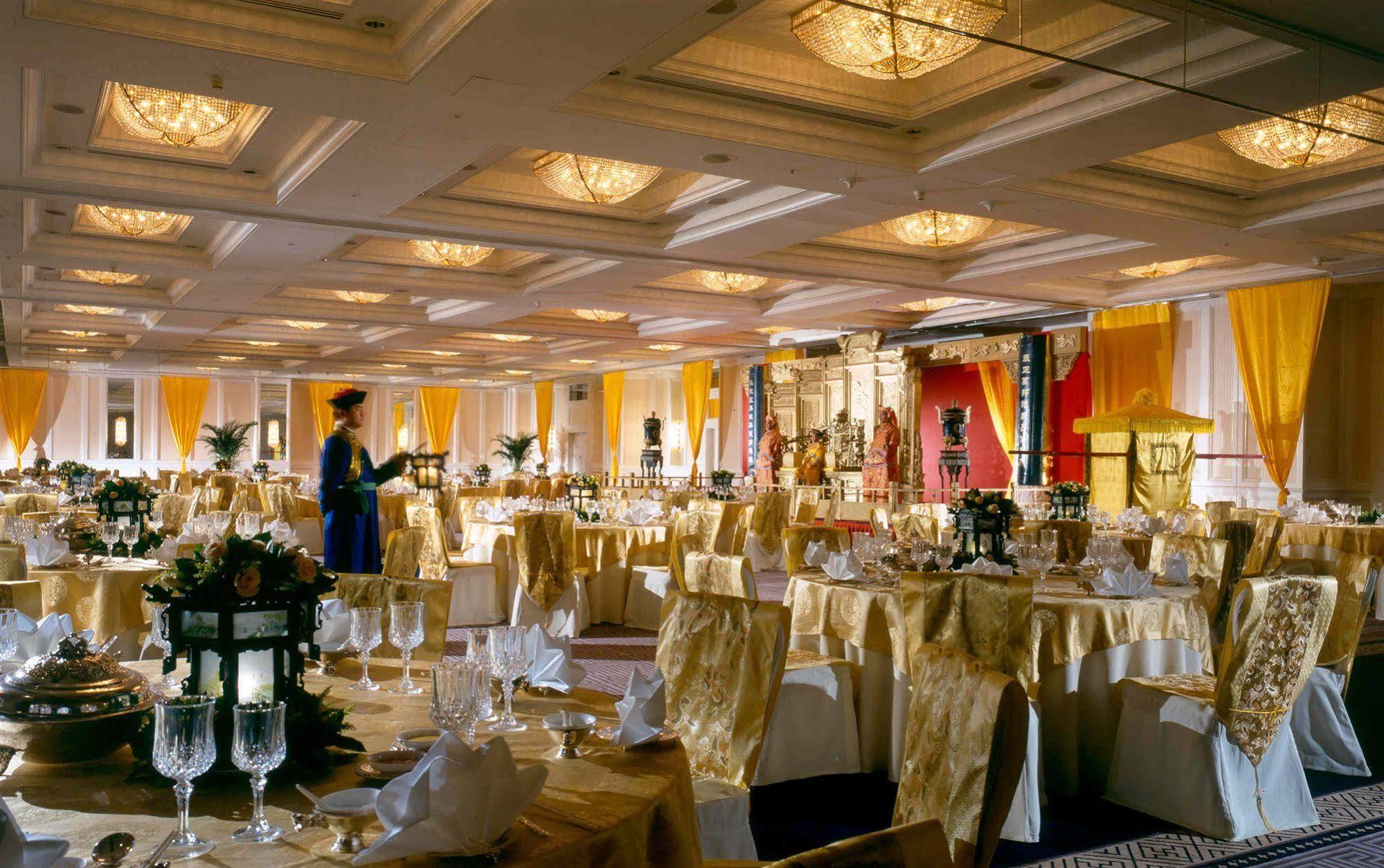 China World Hotel, Hotel
